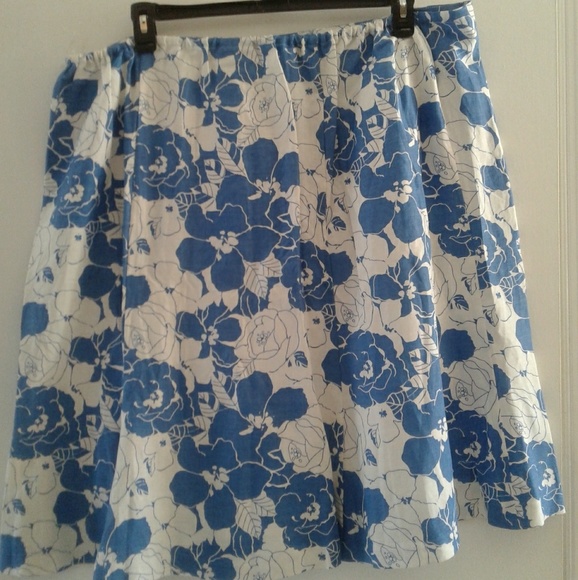 Lane Bryant Blue/White Floral skirt sz.22/24 NWT - Picture 3 of 7